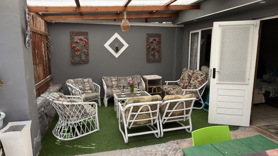 4 Bedroom Property for Sale in Stilbaai Oos Western Cape